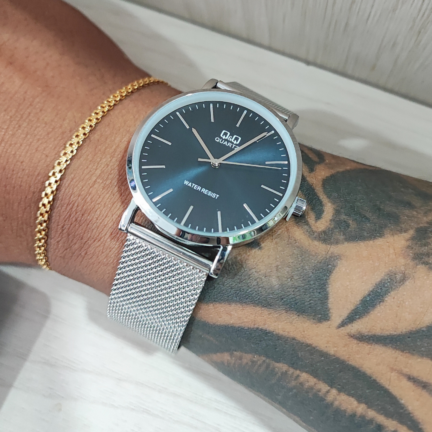 RELOJ QYQ PLANO PULSO ACERO MALLA GRADUABLE