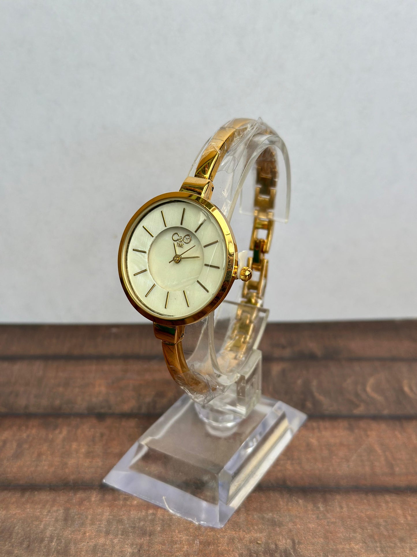 RELOJ DE DAMA ESTILO ARO EN ACERO CYQ