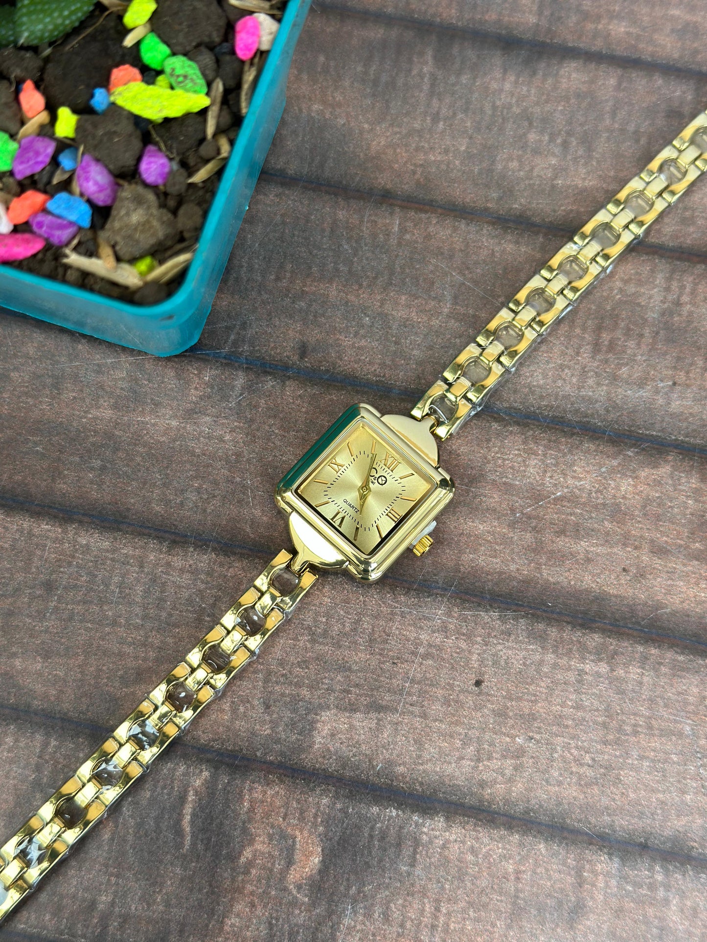 RELOJ CUADRADO PARA DAMA ELEGANTE EN ACERO CYQ