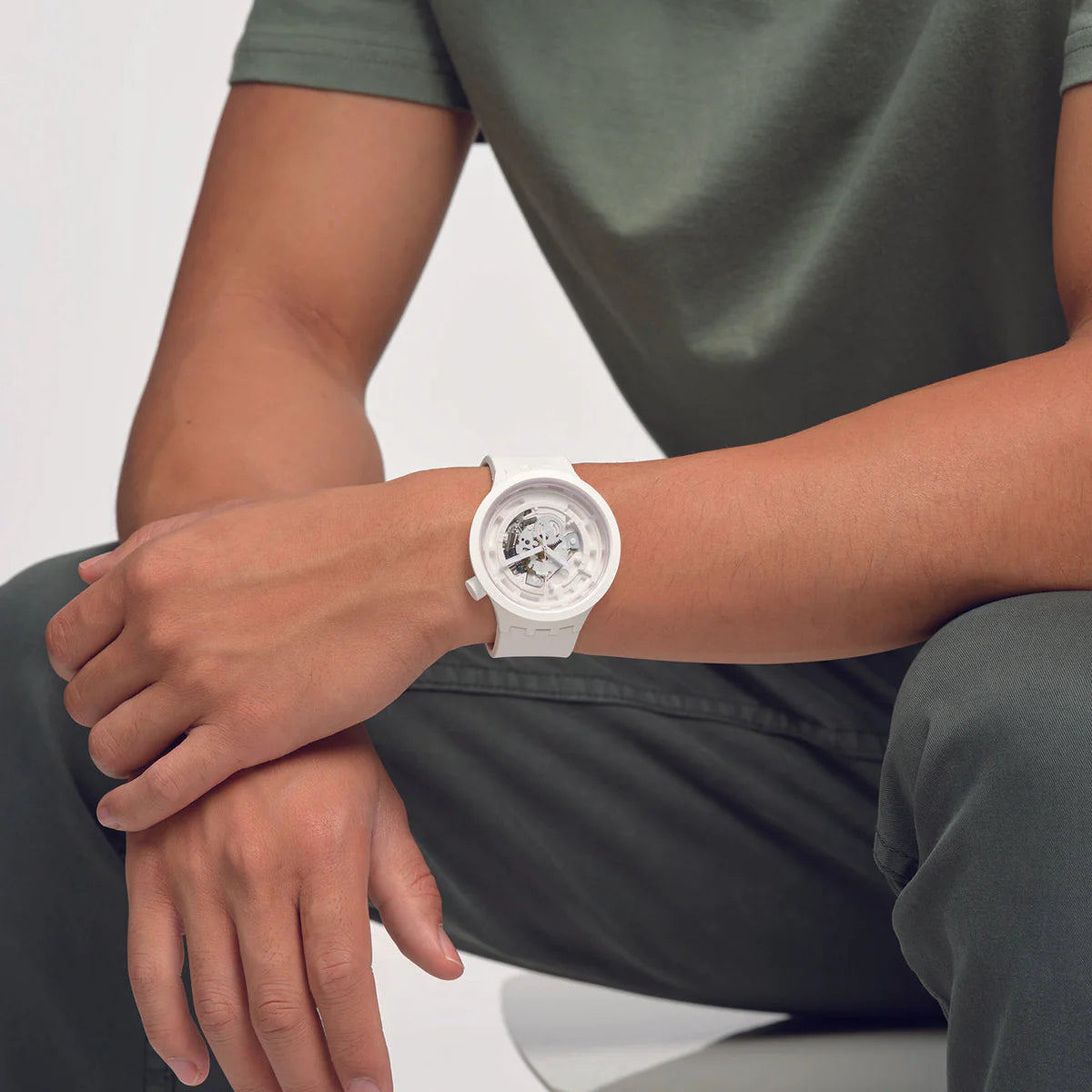 RELOJ SWATCH SB03W100 BLANCO SILICONA