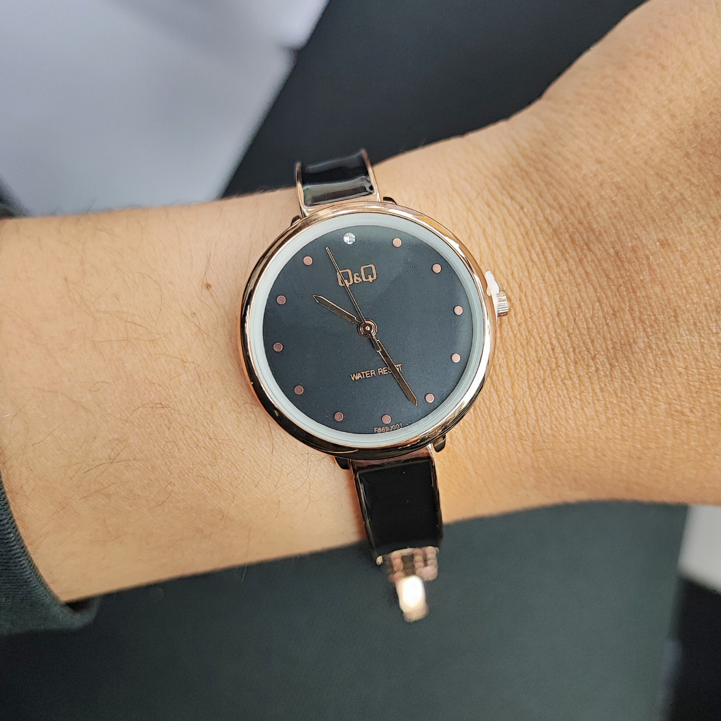 RELOJ QYQ Q945J810Y MUJER TIPO ARO ACERO